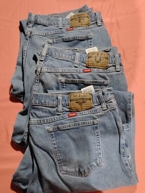 Wrangler Light Blue Relaxed Men’s Jeans - Set of Three Size 40x32